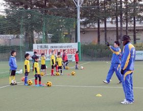 ラモス瑠偉MESSEスクール　鶴見緑地校